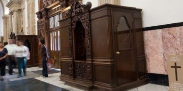 Retorn del confessionari a les esglésies