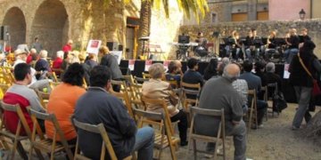 Festivals, camins de ronda i acció cultural