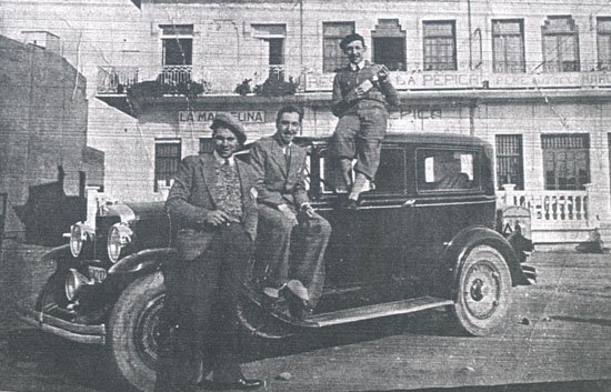 Dos ximplets i un notari DOS XIMPLETS I UN NOTARI - 1930