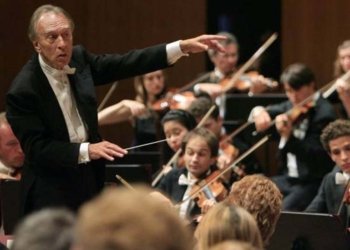 Tots d’acord, tots alhora