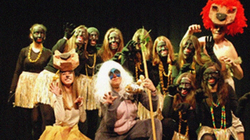 El carnaval a l’institut, una festa alegre i plena de color