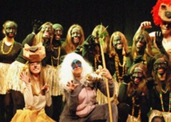 El carnaval a l’institut, una festa alegre i plena de color