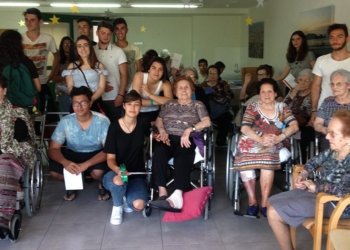 Voluntariat dels joves en programes de lectura i gent gran
