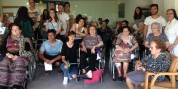 Voluntariat dels joves en programes de lectura i gent gran