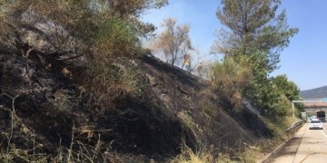 Foc, telèfons “intel·ligents” i conducció no intel·ligent